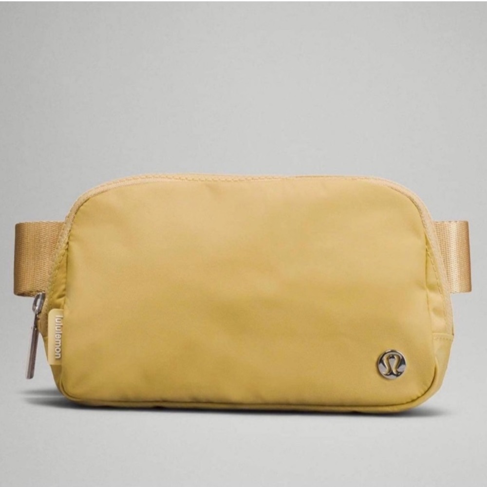 Lululemon Everywhere Belt Bag Golden Sand Extended Strap